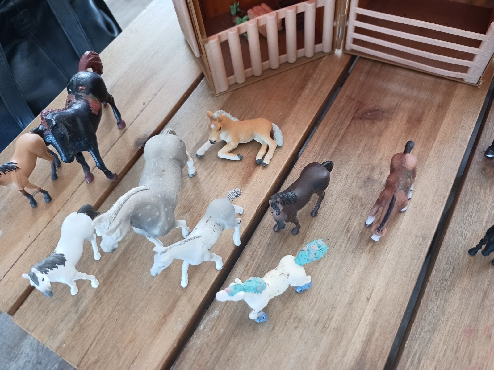 Paardenstal met diverse paarden en accessoires, Kinderen en Baby's, Speelgoed | Overig, Ophalen, Gebruikt, Jongen of Meisje