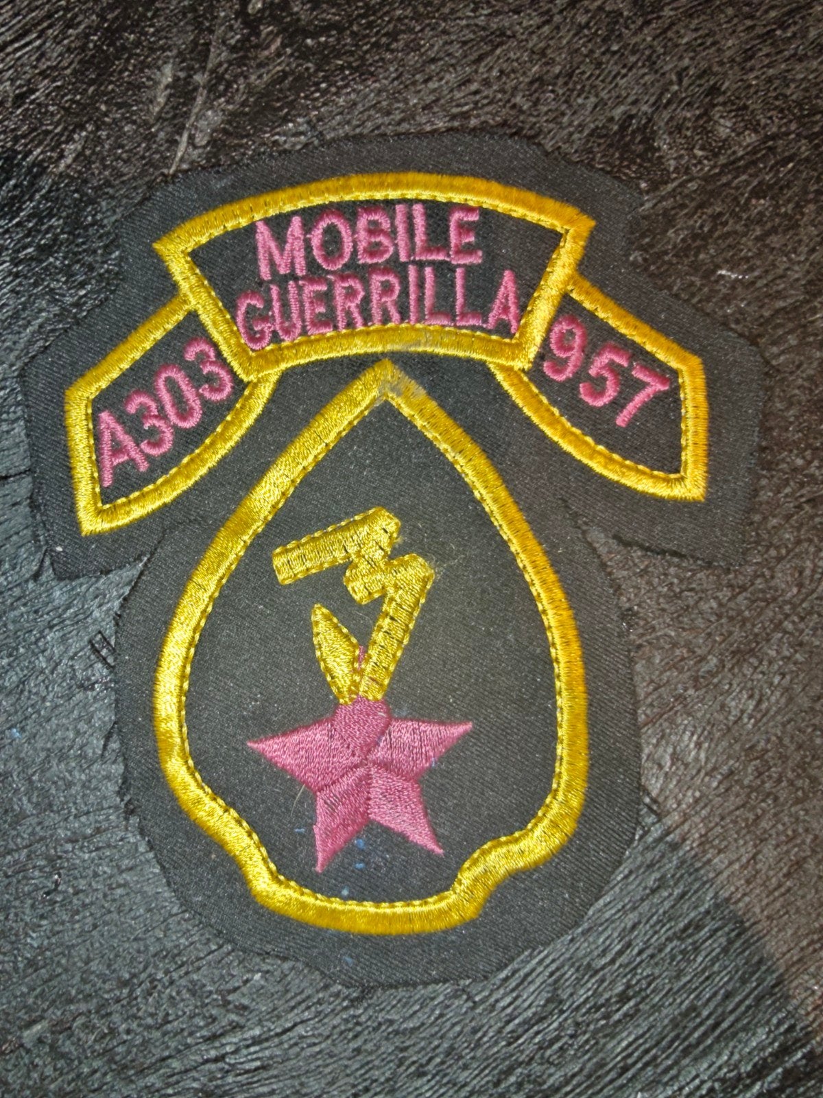 Patch - TASK FORCE 957 - A-303 - Mobile Guerrila Force - Vi, Ophalen of Verzenden, Landmacht, Amerika, Embleem of Badge