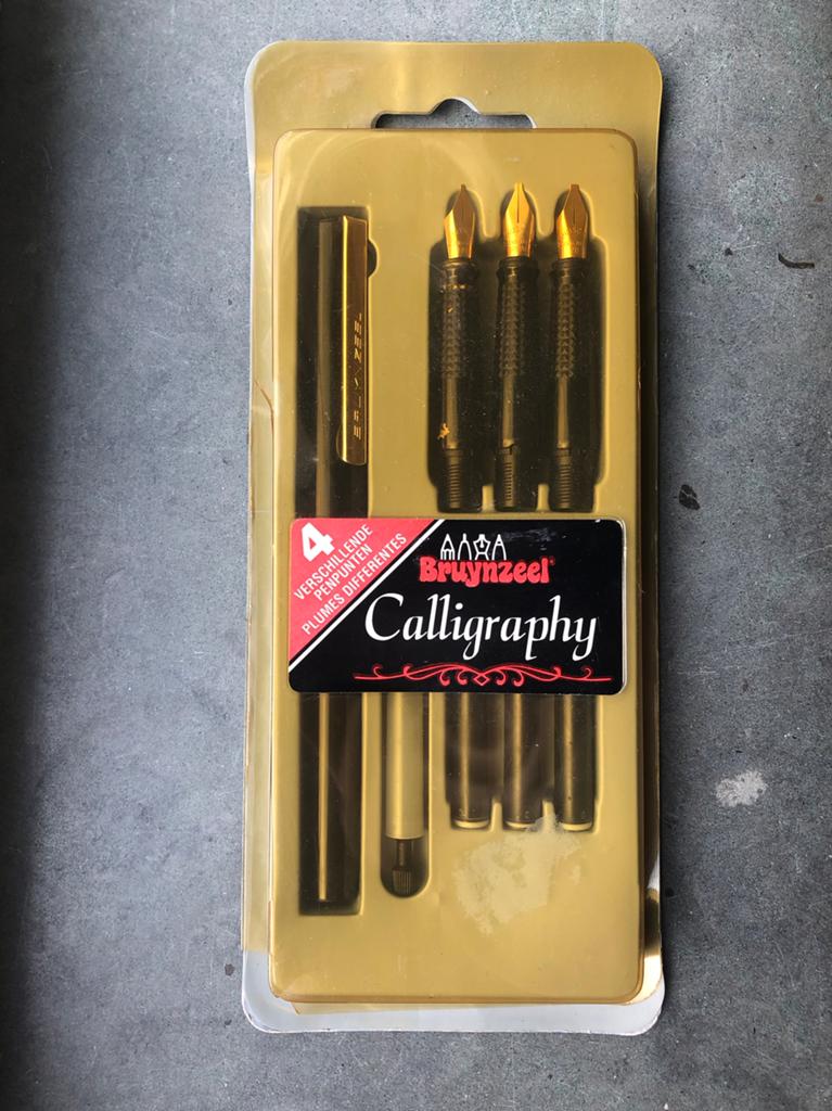 Bruynzeel Calligraphy set met 4 verschillende penpunten, Verzamelen, Overige merken, Gebruikt, Met doosje, Ophalen of Verzenden