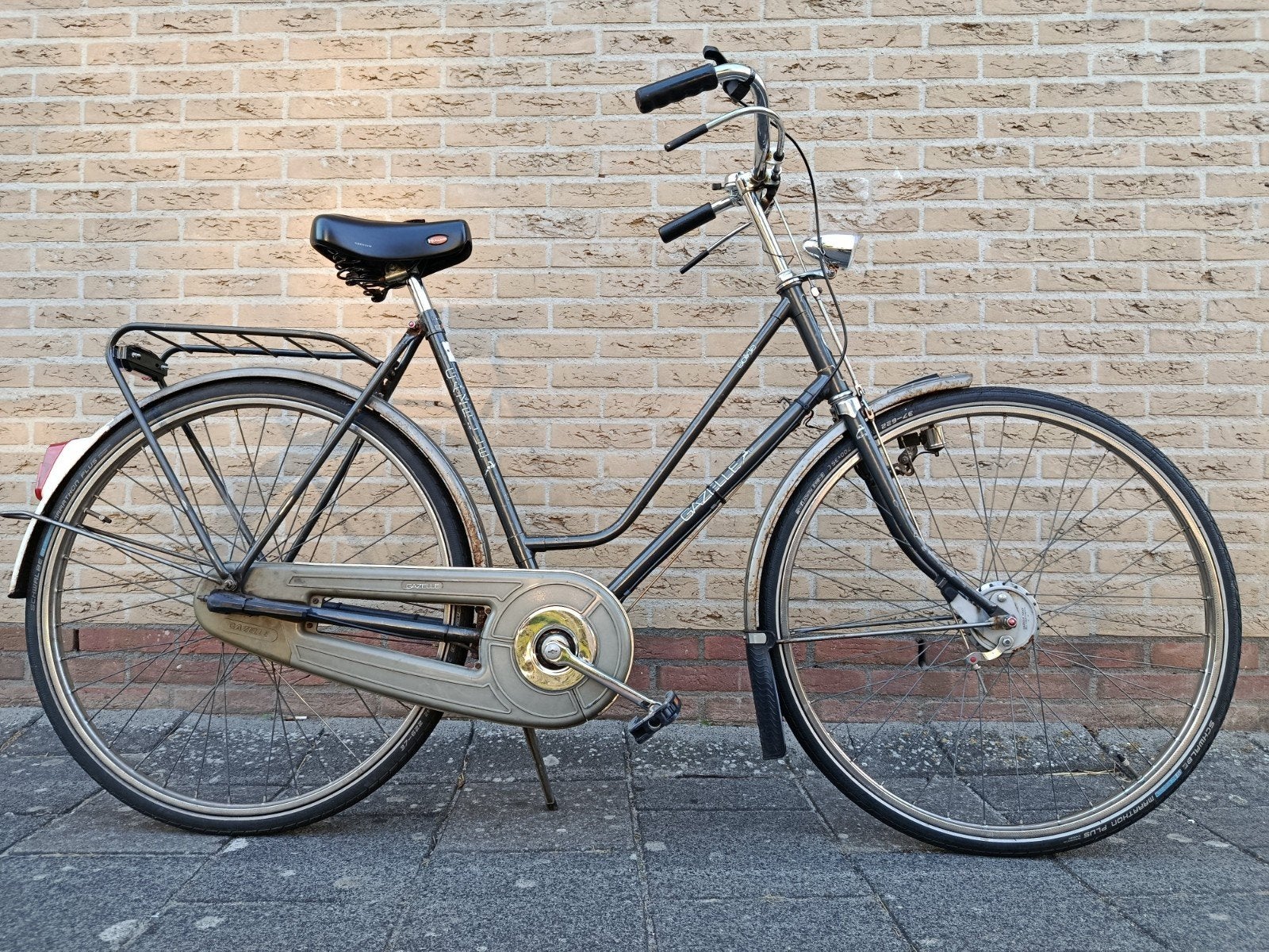 Damesfiets Gazelle met 3 versnelkingen en handremmen

- 28 i, Ophalen, 53 tot 56 cm, Versnellingen, Zo goed als nieuw