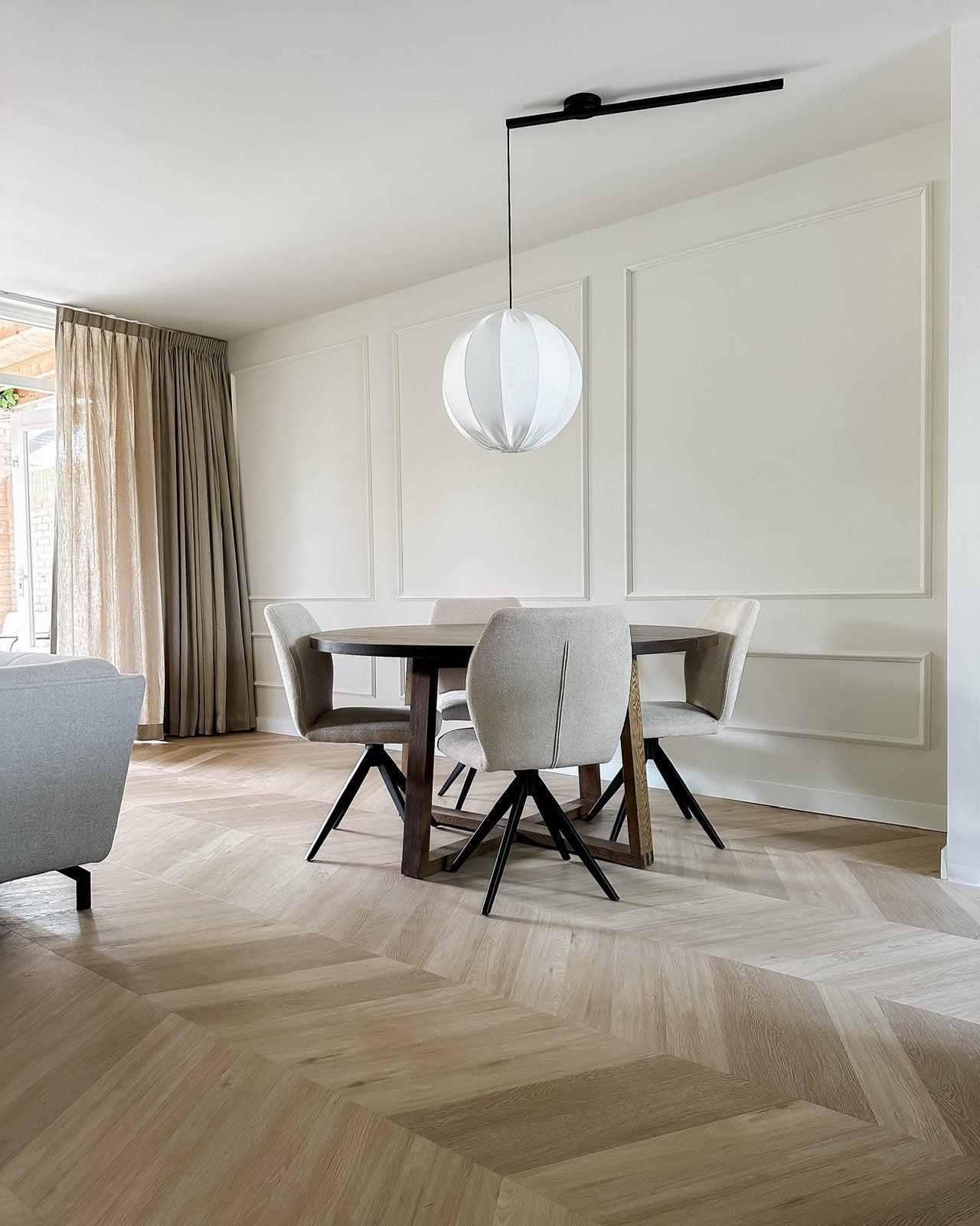 Ikea MÖRBYLÅNGA ronde eettafel, Ophalen, Zo goed als nieuw, Rond, 100 tot 150 cm