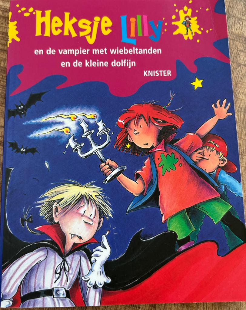 Heksje Lilly en de vampier met wiebeltanden kleine dolfijn, Boeken, Ophalen of Verzenden, Zo goed als nieuw