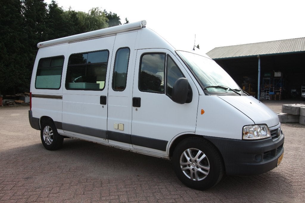 Fiat Ducato maxi 2.8 JTD buscamper 4 persoons; lage km stand, Buscamper of Camperbus, Audio installatie, Elektrische ramen, Diesel