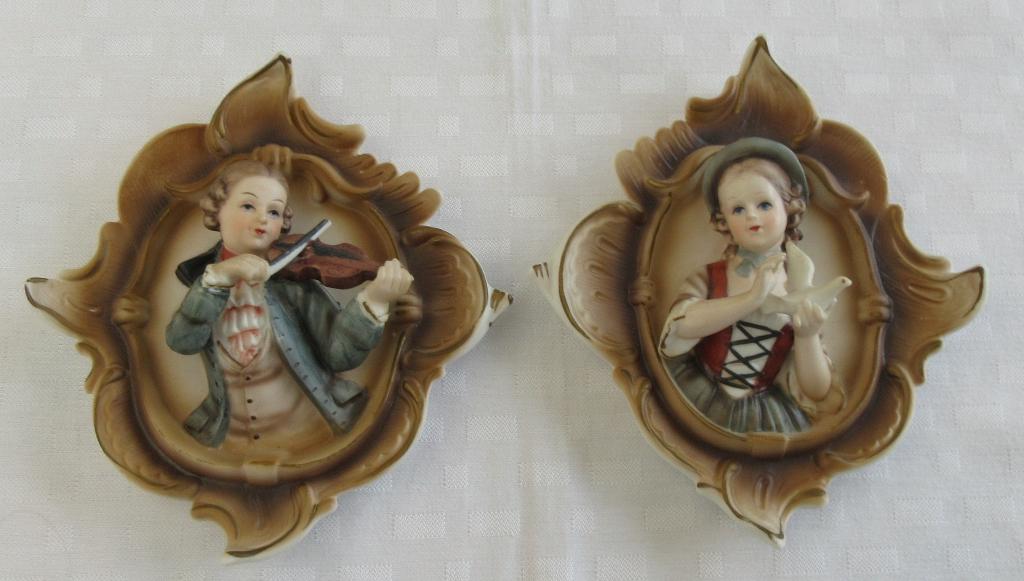 2 wanddecoraties van Biscuit, Antiek en Kunst, Antiek | Wandborden en Tegels, Ophalen of Verzenden