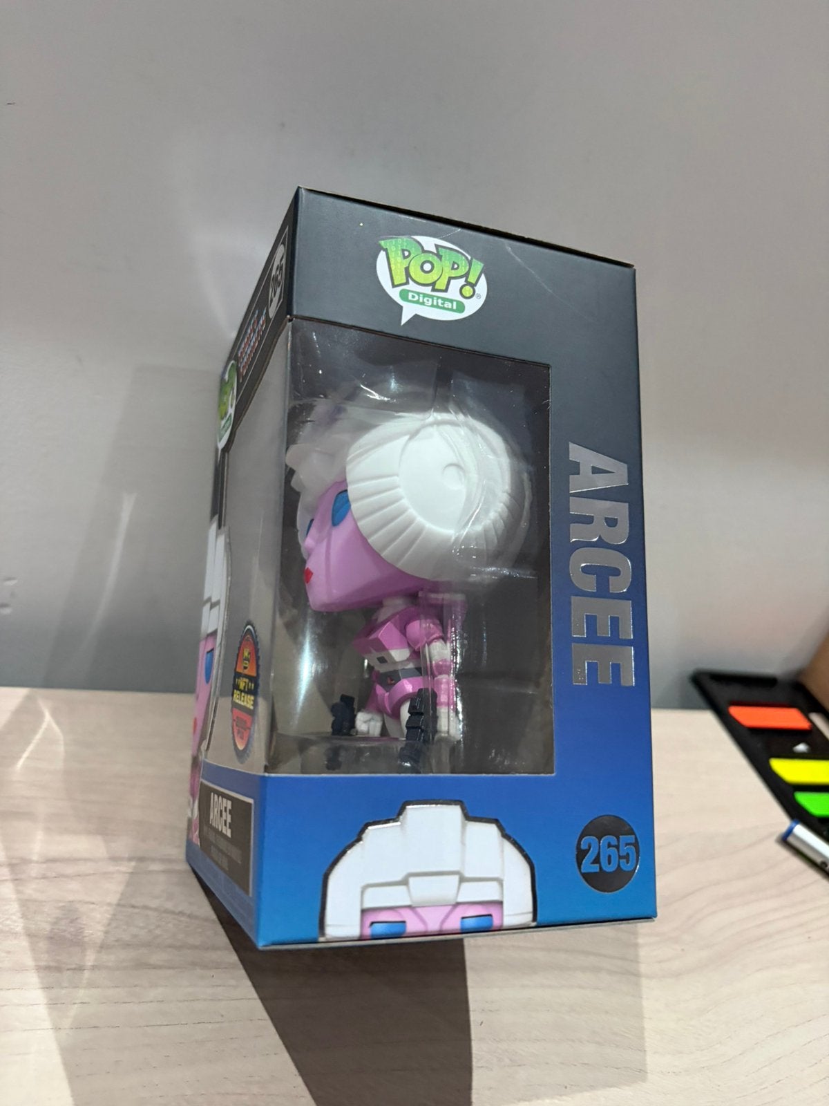 Funko Pop! Digital Transformers Arcee 265 Legendary NFT 2000, Funko Europe, Ophalen of Verzenden, Zo goed als nieuw, 4th floor, 1 Queen Caroline St, London W6 9YN, Verenigd Koninkrijk