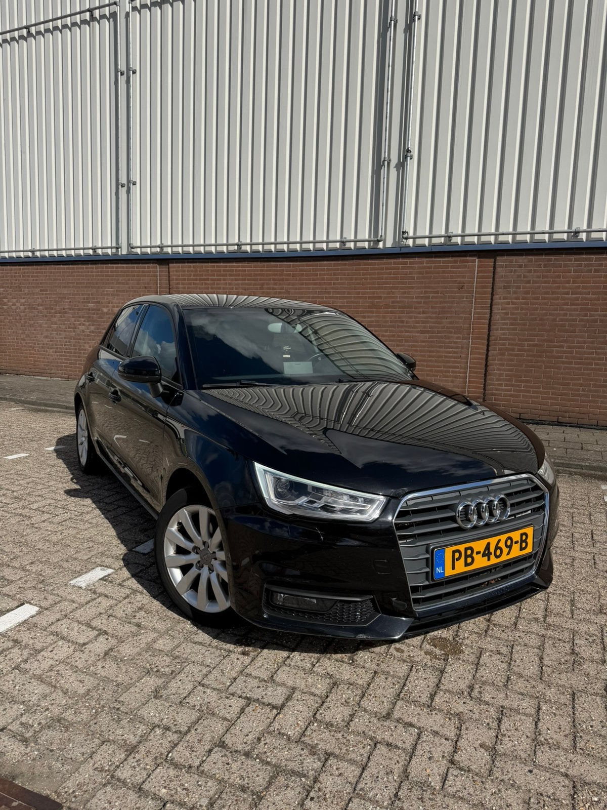 Audi A1 1.0 Tfsi 70KW Sportback 2016 Zwart Met Nieuwe APK, Voorwielaandrijving, 95 pk, Zwart, 24 km/l