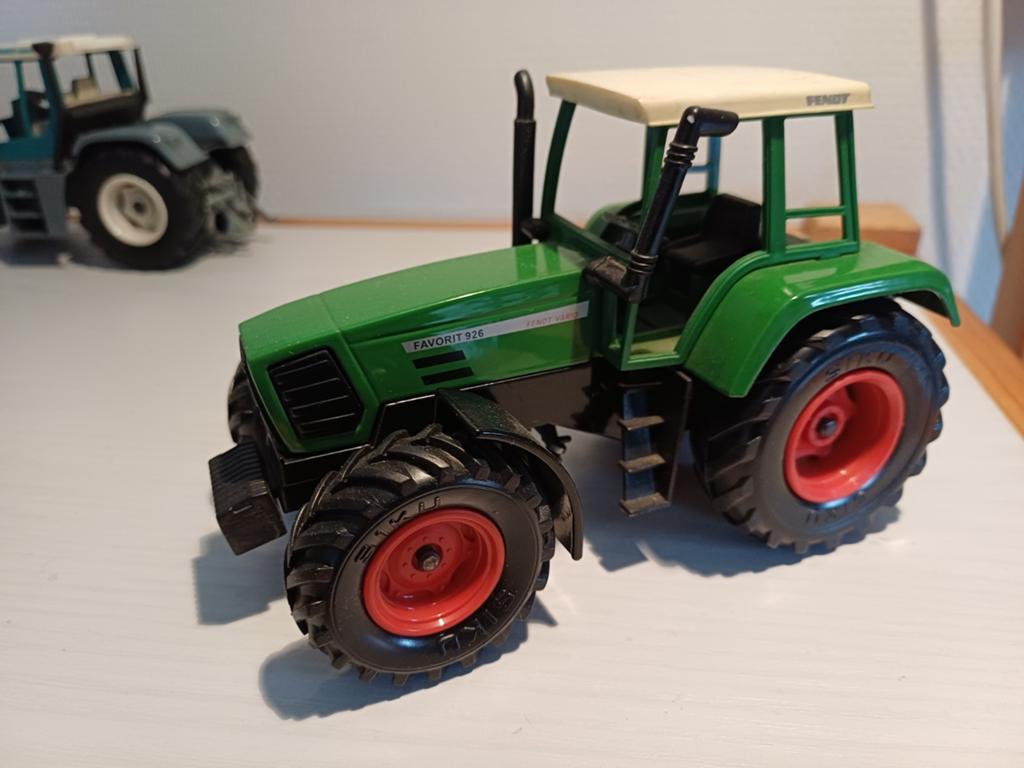 Britains Siku Fendt 926, Ophalen of Verzenden, Zo goed als nieuw, Tractor of Landbouw, Britains