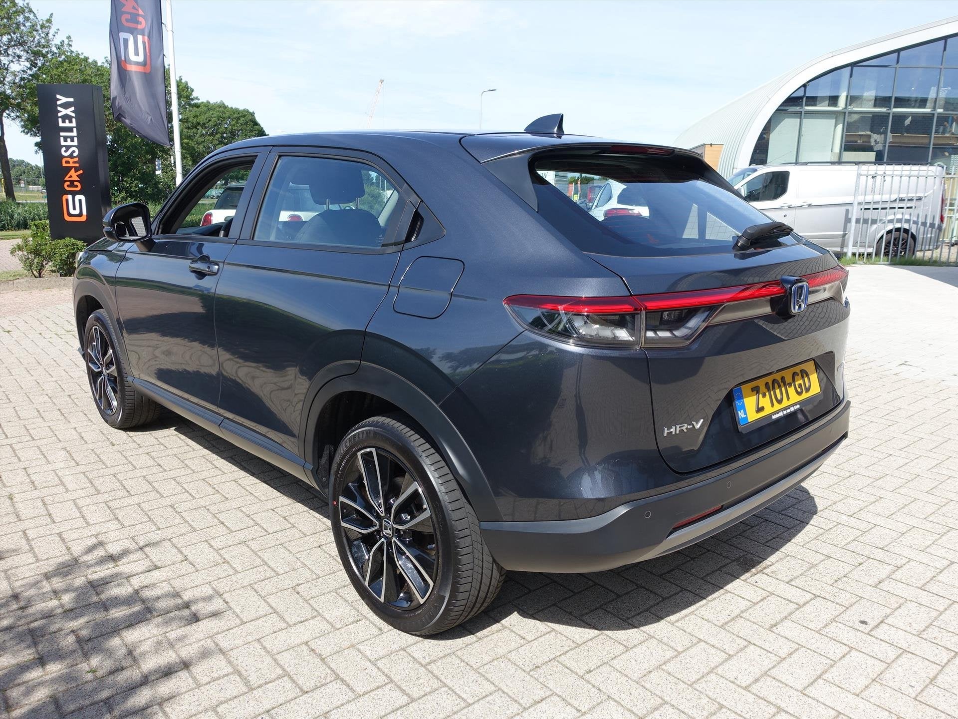 HONDA HR-V 1.5 i-MMD 131pk CVT Elegance met 7276 km erop, Auto's, Dealer onderhouden, Stof, Origineel Nederlands, 19 km/l