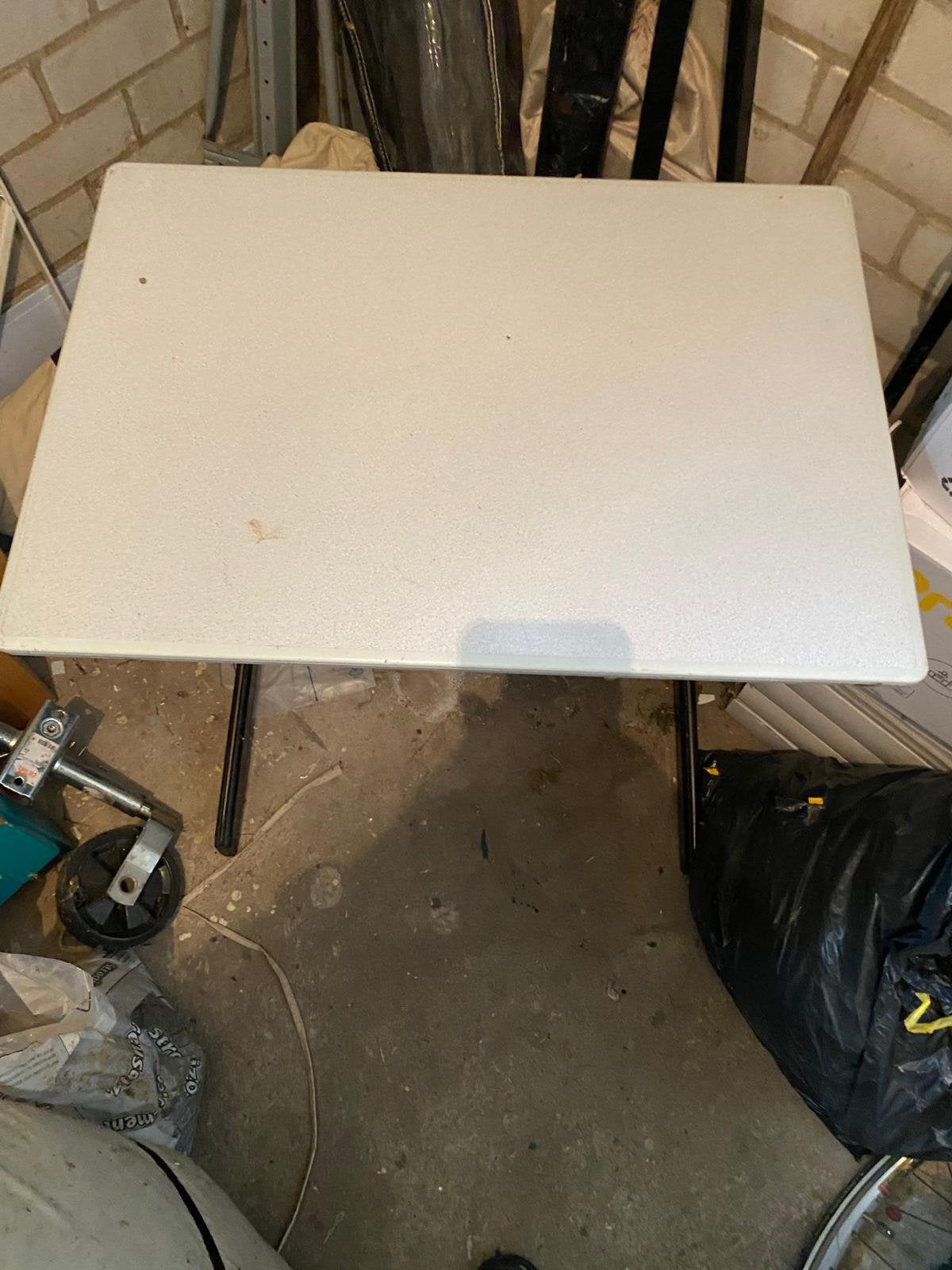 Bureau tafeltje voor 10 euro !!!, Gebruikt, Kinderbureau, 50 cm, Grijs