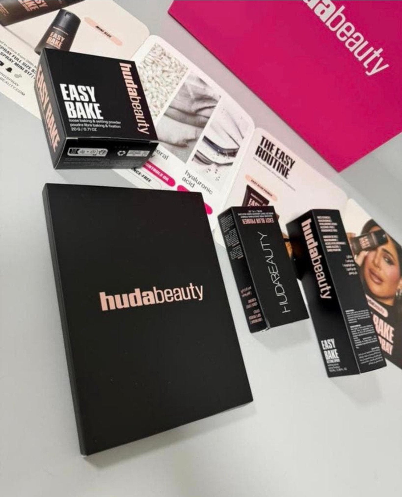 Huda Beauty Set NIEUW Spray, Primer, Powder, Spiegel make-up, Gehele gezicht, Nieuw, M, Ophalen of Verzenden