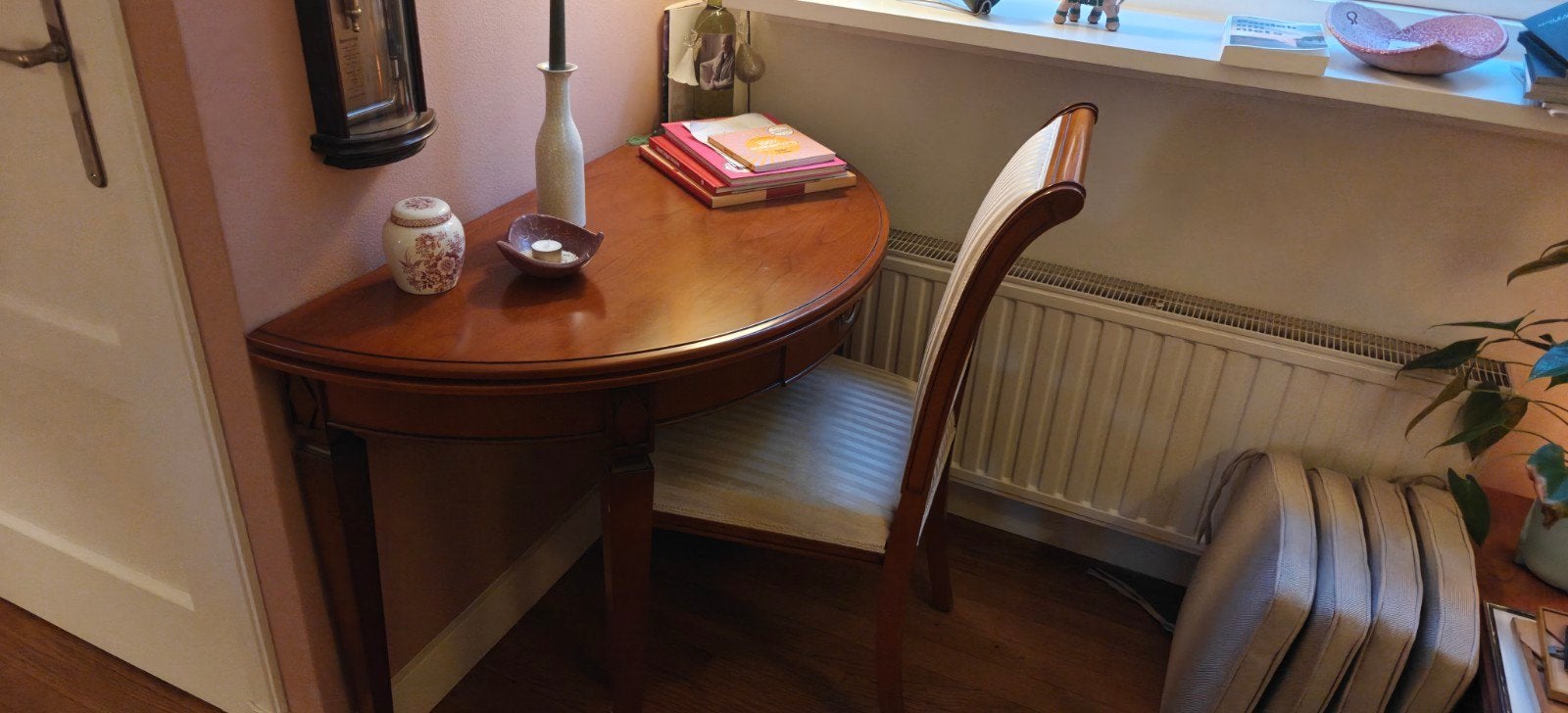 Klassieke Halfronde Kersenhouten Tafel met Lade, Ophalen of Verzenden