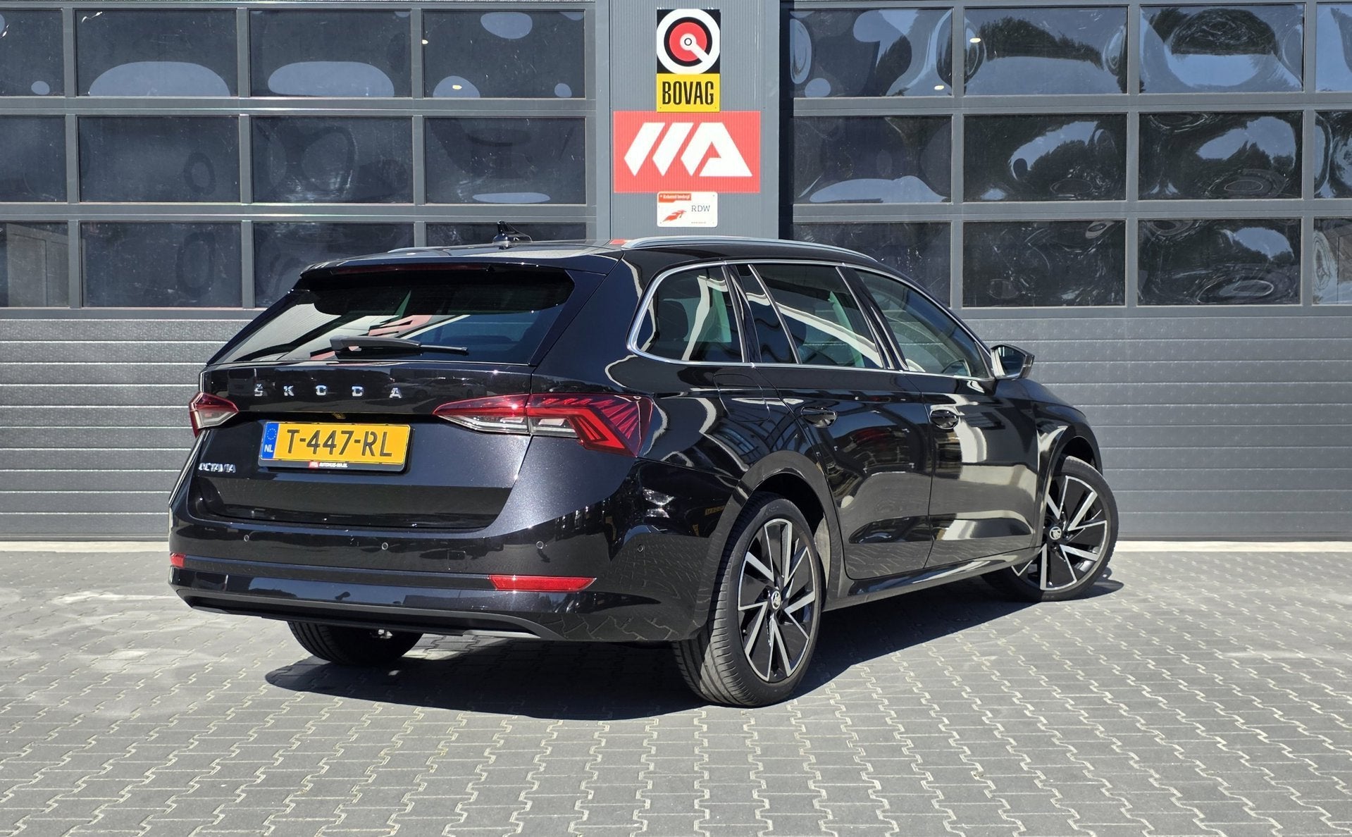 Skoda Octavia Combi 1.4 TSI iV PHEV Business Edition Plus |, Auto's, Dealer onderhouden, Gebruikt, 150 pk, Leder en Stof