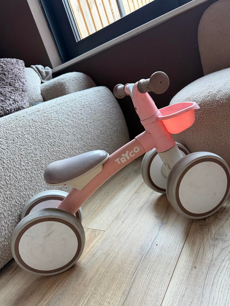 Tryco loopfiets roze met mandje, Ophalen, Gebruikt, Loopfiets