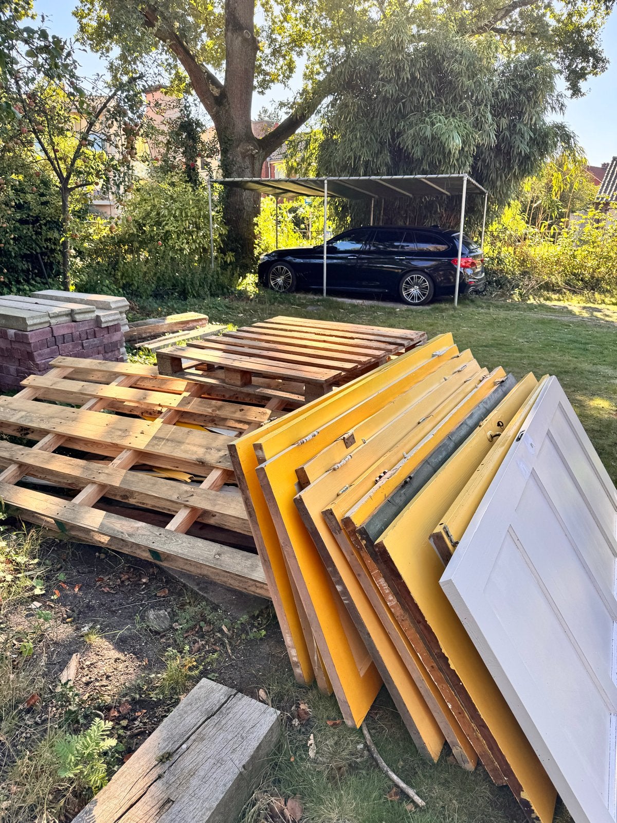 Gratis: Partij sloophout, paar pallets en gebruikte deuren,l, Gebruikt, Minder dan 25 mm, Ophalen of Verzenden, Pallet