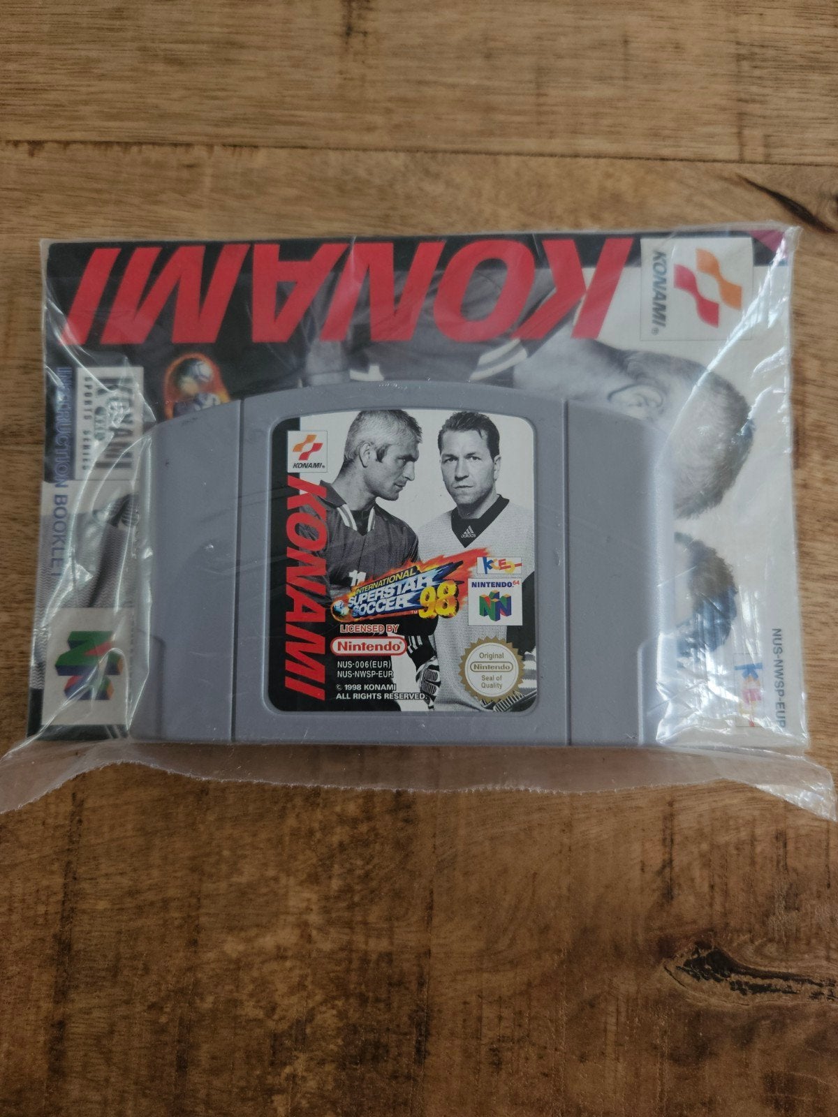 International Superstar Soccer 98 N64 met boekje, Spelcomputers en Games, Games | Nintendo 64, Gebruikt, Ophalen of Verzenden
