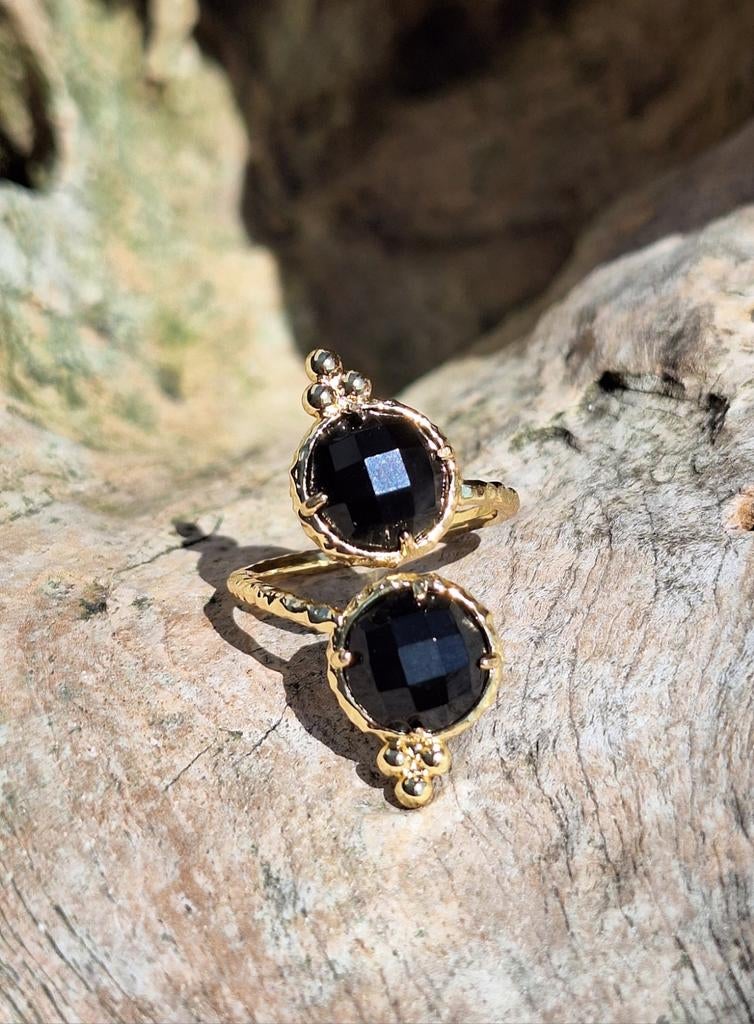 Bijzondere vergulde edelsteen ring, Zwart, Nieuw, Ophalen of Verzenden, Dame of Heer