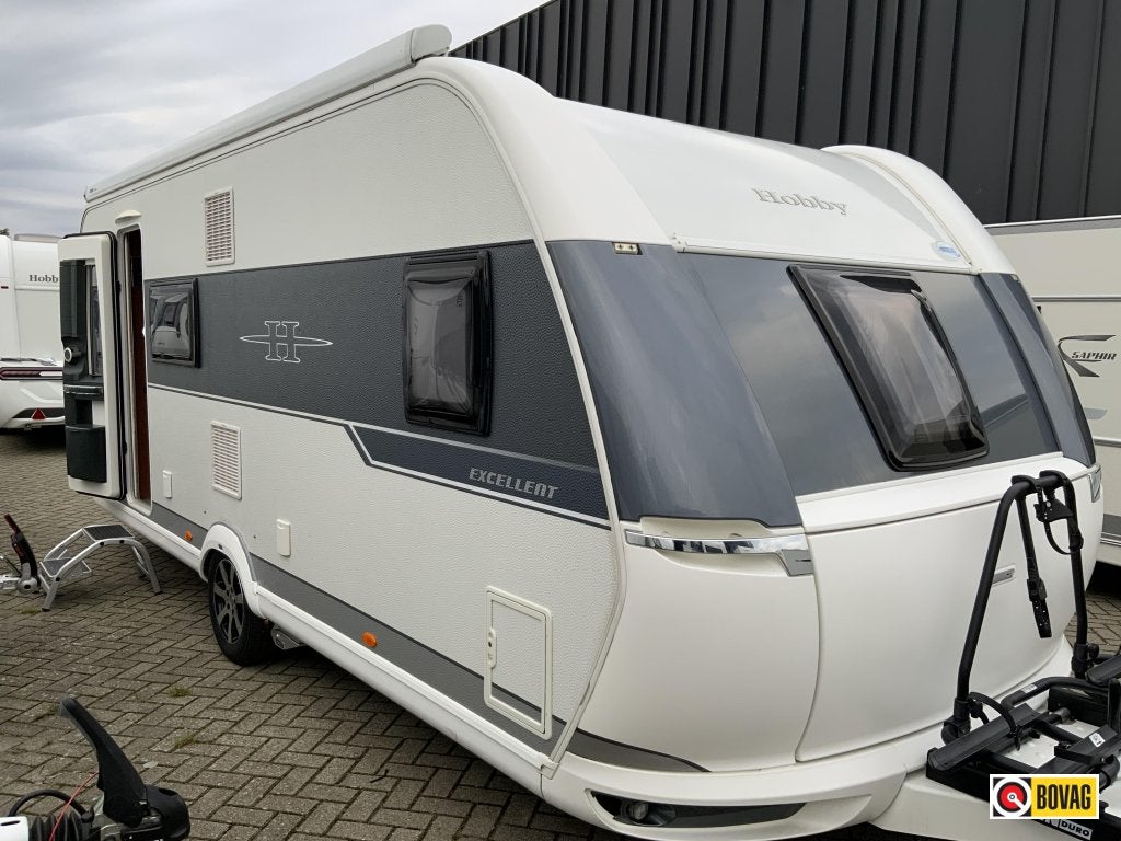 Hobby Excellent 560 KMFE, Caravans en Kamperen, Dwars-stapelbed, Hobby, Bedrijf, 5 tot 6 meter