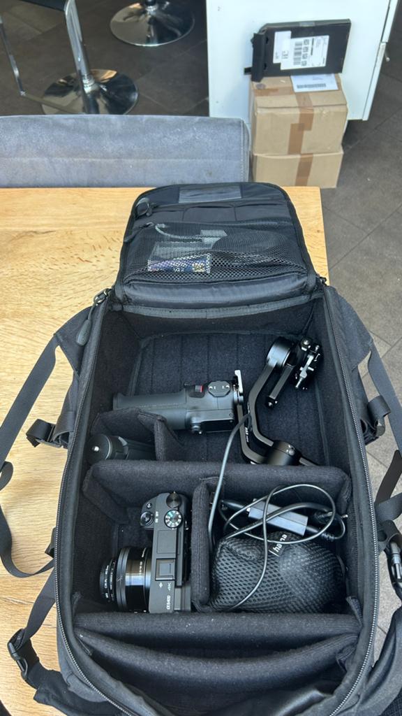 Sony A6400 + DJI RS3 Mini + accessoires, Overige merken, Ophalen of Verzenden, Zo goed als nieuw, Schoudertas