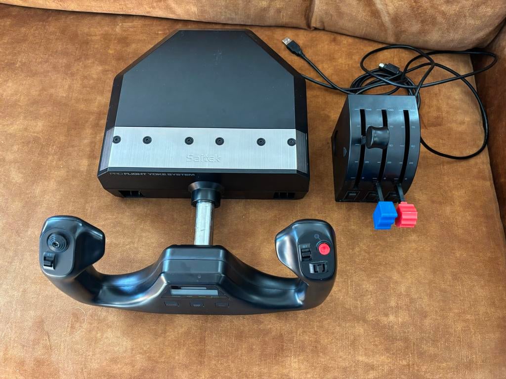 Saitek/Logitech Flight Yoke met throttle cluster (in doos), Gebruikt, Ophalen of Verzenden, PC, Logitech