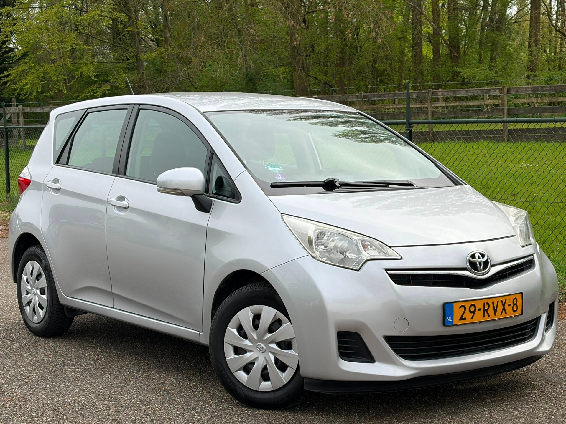 Toyota Verso-S 1.3 VVT-i Comfort /Navi/Airco/, Auto's, Voorwielaandrijving, Euro 5, Gebruikt, 4 cilinders