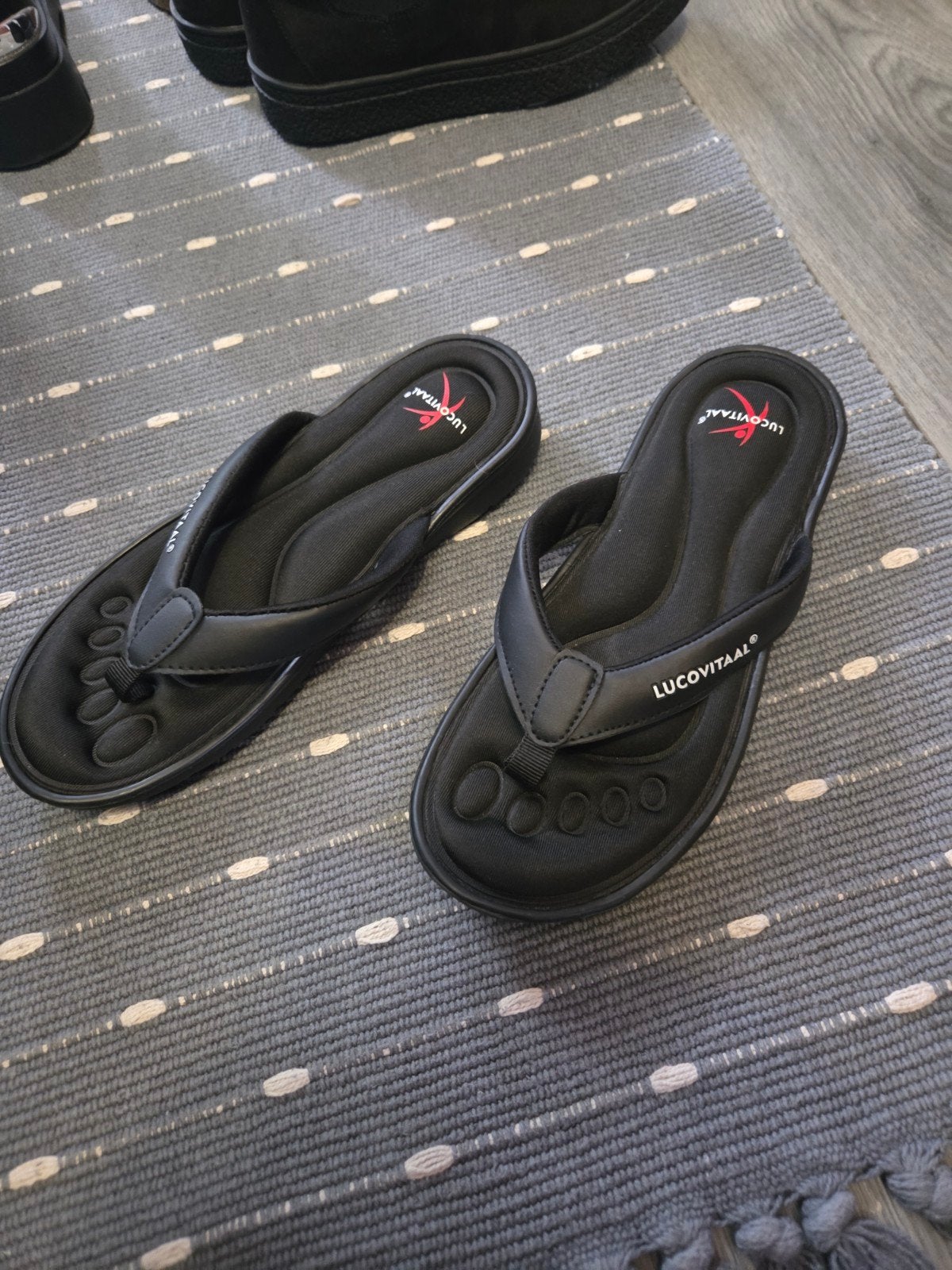 Lucovitaal slippers maat 37/38, Zwart, Zo goed als nieuw, Lucovitaal, Ophalen