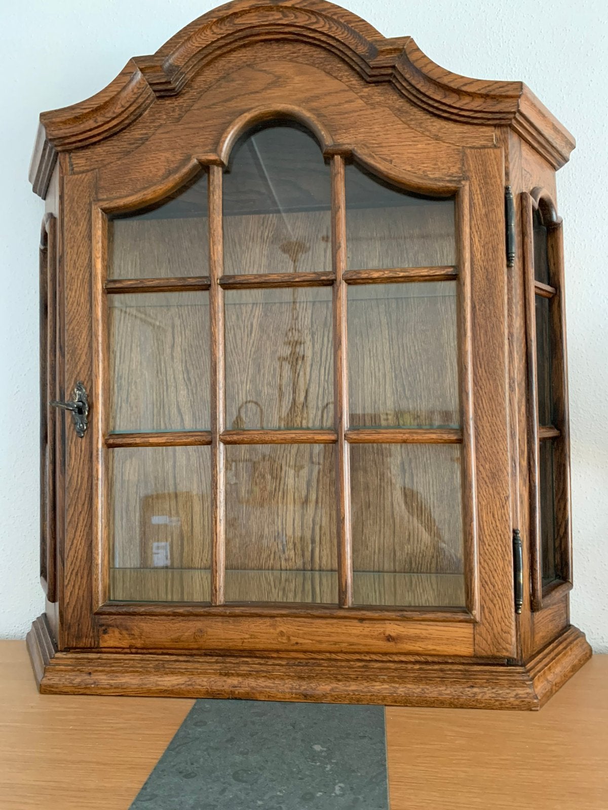 Eiken vitrinekastje, Ophalen, 50 tot 100 cm, Zo goed als nieuw, Minder dan 100 cm