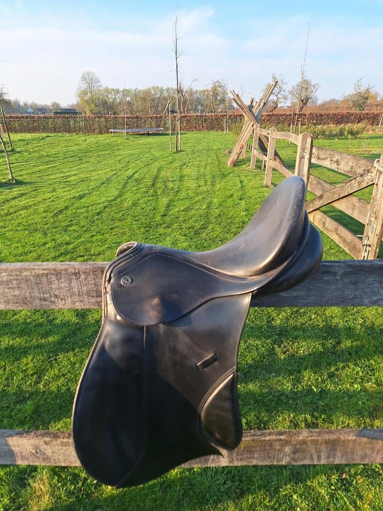 Kieffer veelzijdigheidszadel 17" (springgericht) 0305027 1, Ophalen, Gebruikt, Overige soorten