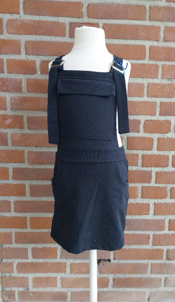 Stijlvolle zwarte salopettejurk maat 146-152 NIEUW, Kinderen en Baby's, Kinderkleding | Maat 146, SO, Meisje, Nieuw, Jurk of Rok