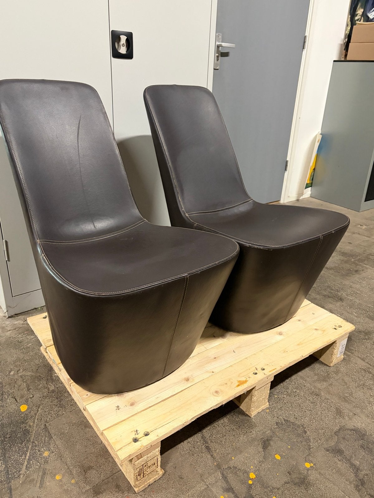 Set van 2 vintage Vitra Monopod fauteuils in bruin leer, Huis en Inrichting, Ophalen, Minder dan 50 cm, Gebruikt, Minder dan 75 cm