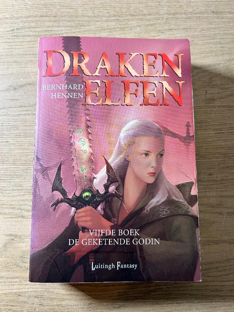 Drakenelfen Boek 5 De Geketende Godin | Bernhard Hennen, Boeken, Ophalen of Verzenden, Gelezen