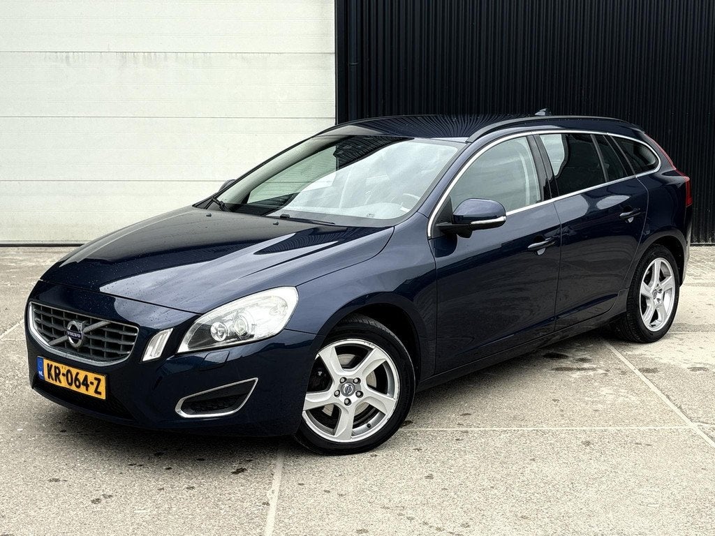 Volvo V60 2.0 D3 Summum | ELEKTR STOEL | AUT | 5 Cilinder, Auto's, Volvo, Euro 5, Gebruikt, Zwart, 1984 cc