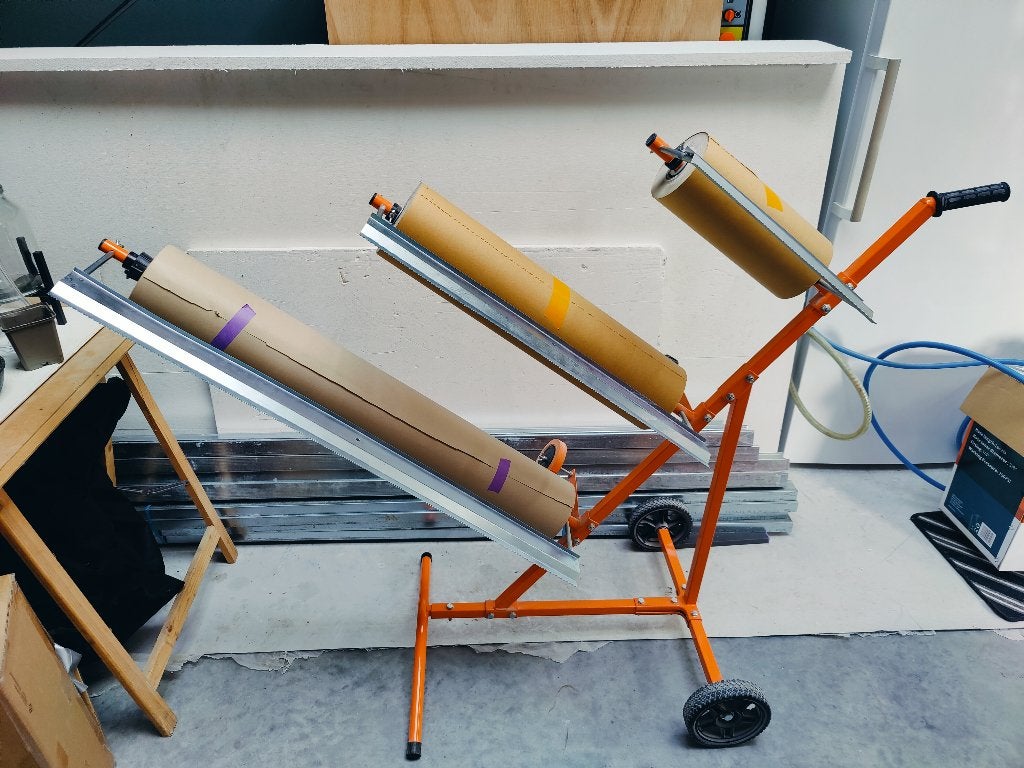 Aprontaper met 3 rollen papier, Minder dan 60 liter, Ophalen, Zo goed als nieuw, Transportkar