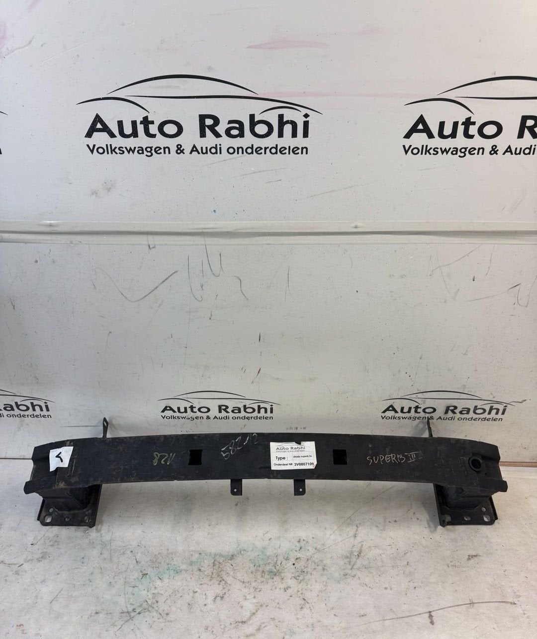 Skoda Superb 2015-2019 Bumperbalk Voor Balk 3V0807109, Gebruikt, -, -, Ophalen of Verzenden