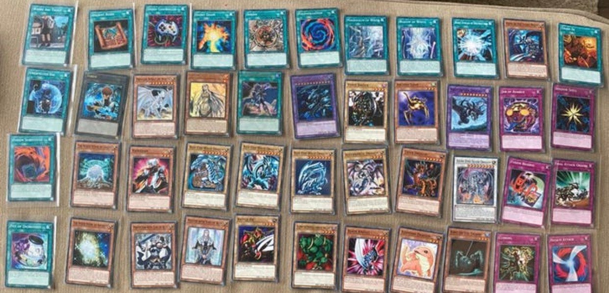 Yu-Gi-Oh! Kaiba Legendary Blue-Eyes White Dragon Deck M/NM !, Ophalen of Verzenden, Zo goed als nieuw, Meerdere kaarten, Foil