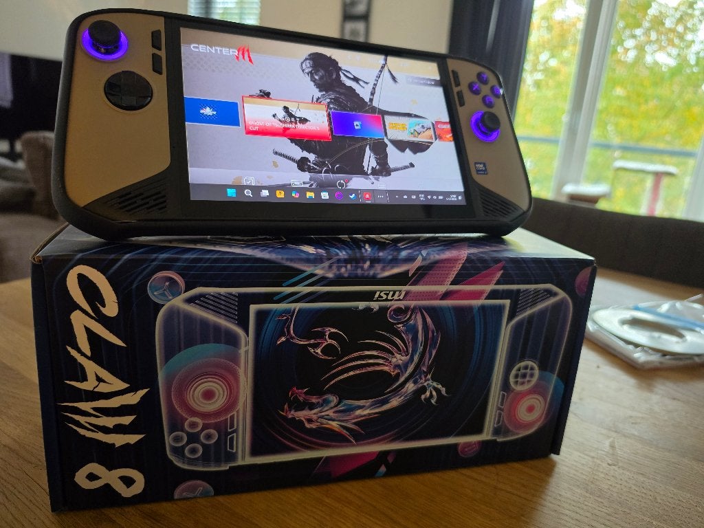 Foto 2 van MSI Claw 8 AI+ A2VM-007NL Core Ultra 7 Handheld Gaming PC