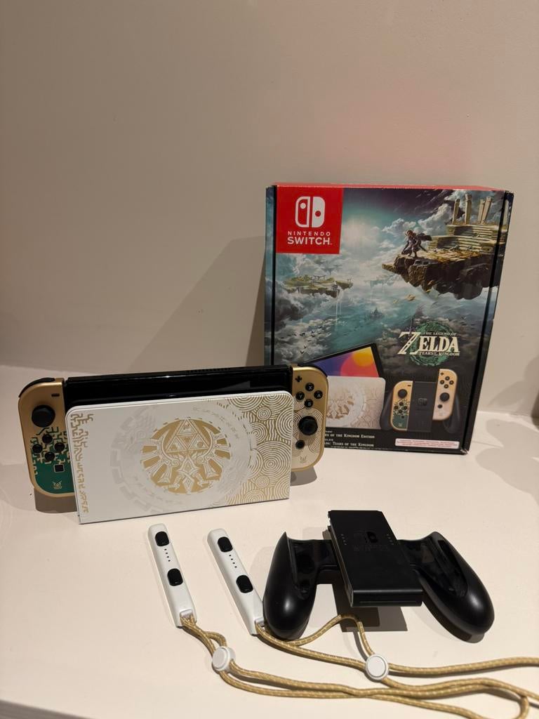 Zelda Tears of the Kingdom OLED switch, Ophalen of Verzenden, Zo goed als nieuw, Met 2 controllers, Switch OLED