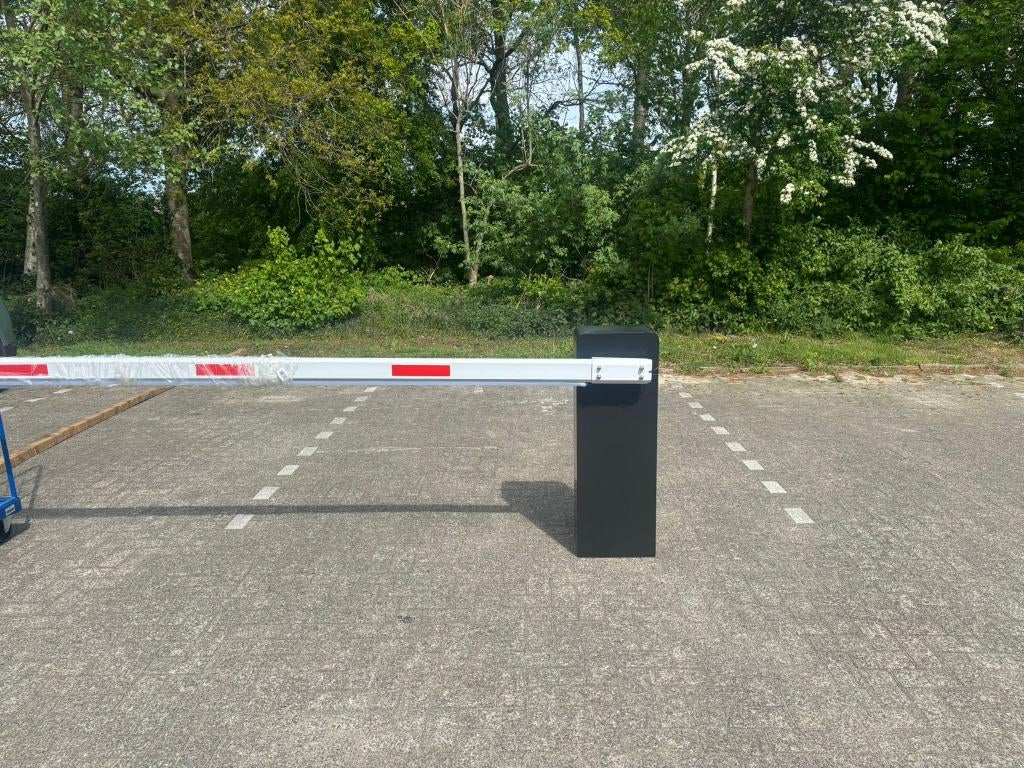 Demo of nieuwe Slagboom 5 meter lang met LED en afstandbed., Tuin en Terras, Ophalen, Met poort, Overige typen, Nieuw