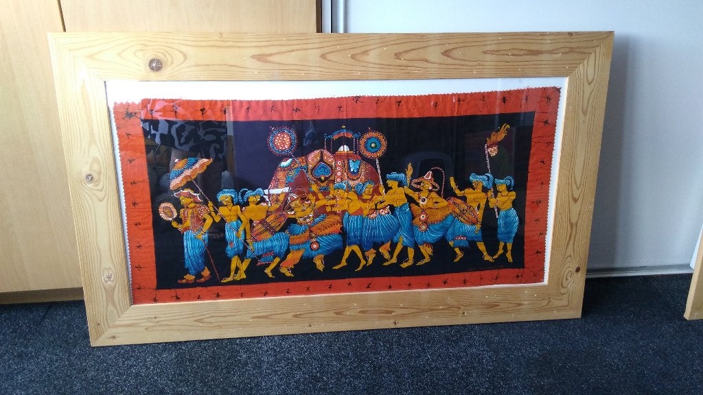 Voor de liefhebber een ingelijste Batik uit Sri Lanka., Ophalen, Wanddecoratie, Textiel, Handgemaakt