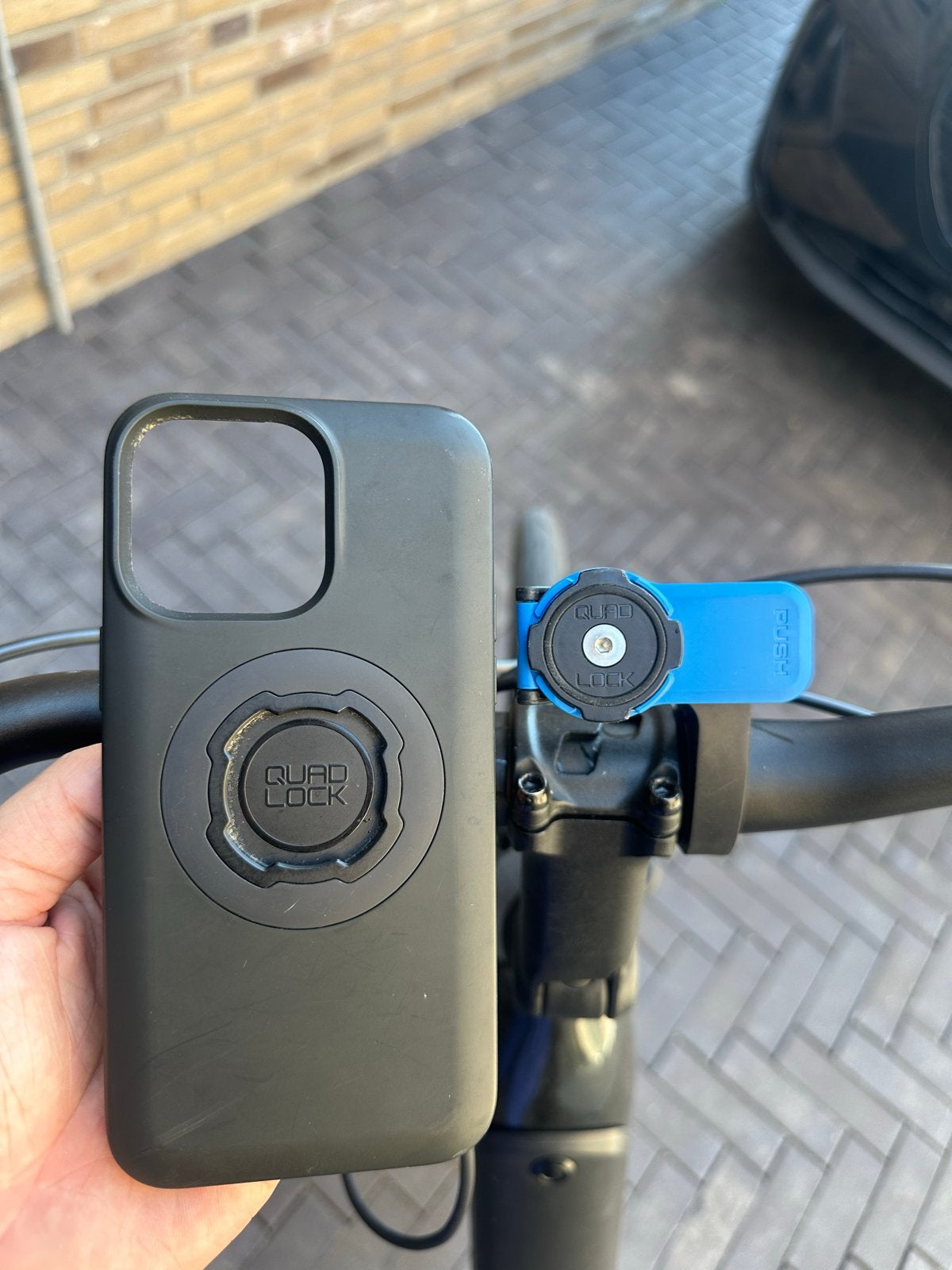 Quad Lock telefoonhoes en fietsbevestiging iPhone 14 Pro max, Ophalen of Verzenden, Gebruikt
