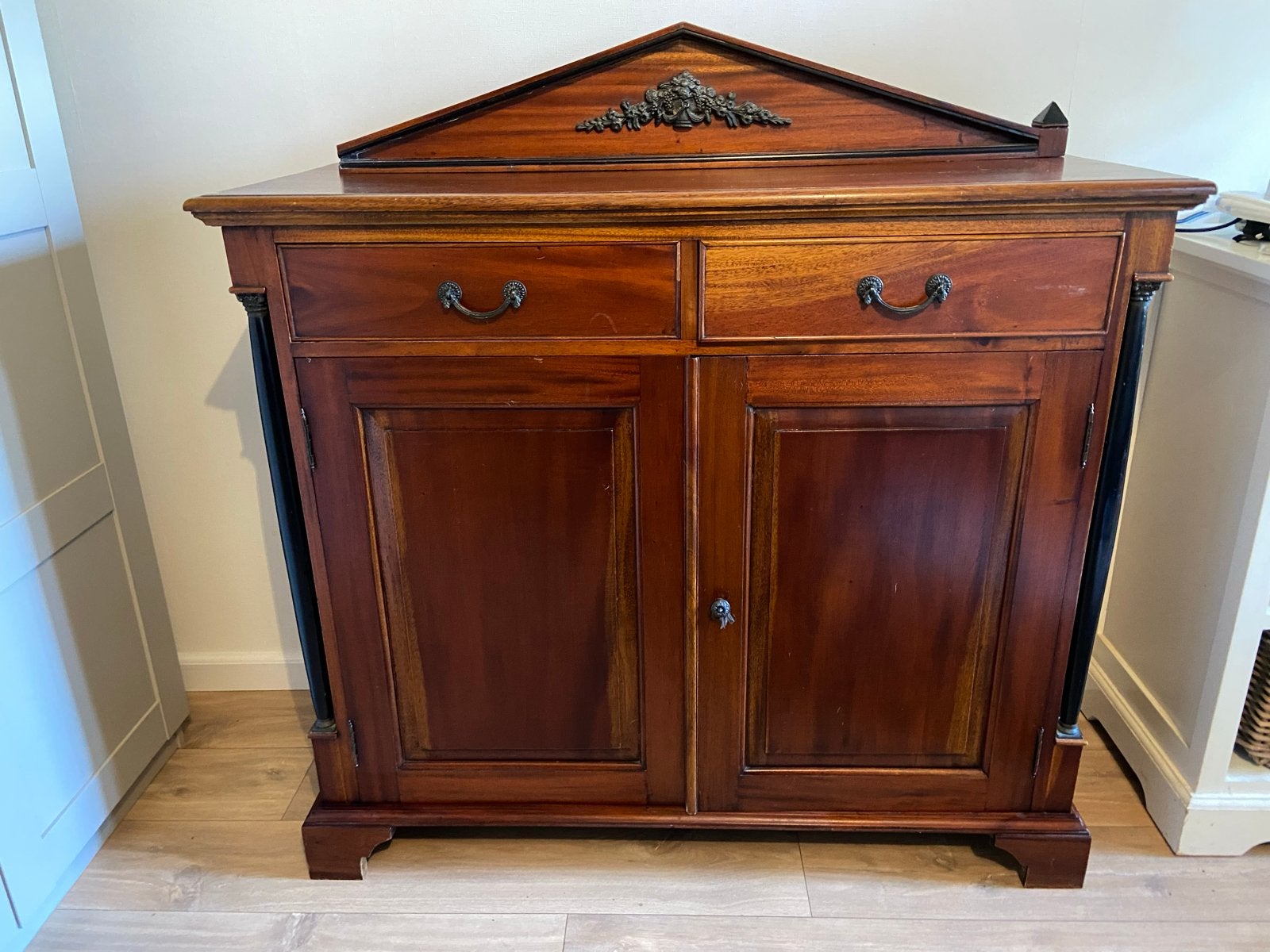 Leuke houten kast dressoir kersenhout massief, Huis en Inrichting, Ophalen, 25 tot 50 cm, Kersenhout