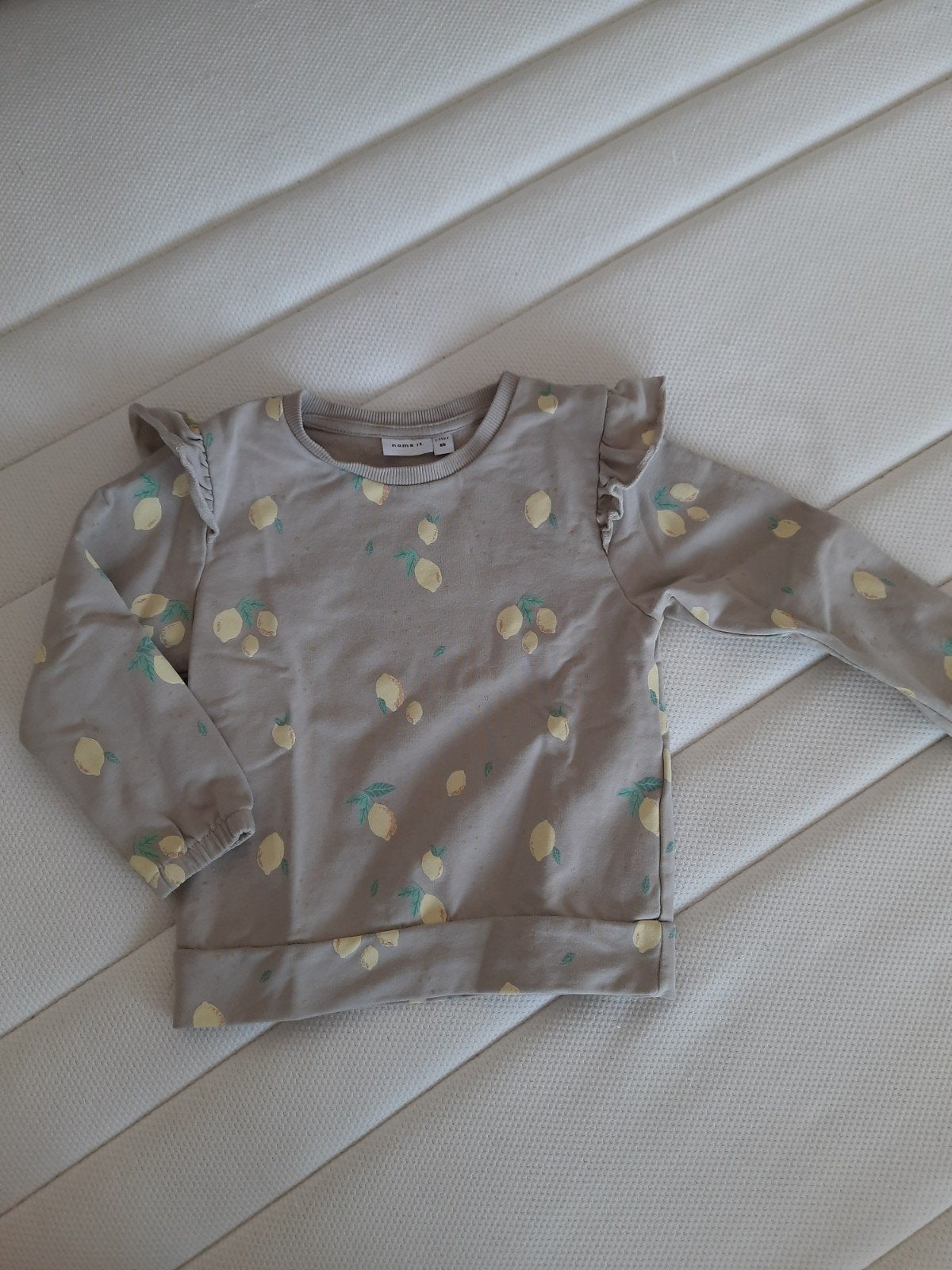 Name It trui maat 86 met citroenprint en glitter, Kinderen en Baby's, Babykleding | Maat 86, Ophalen of Verzenden, Zo goed als nieuw