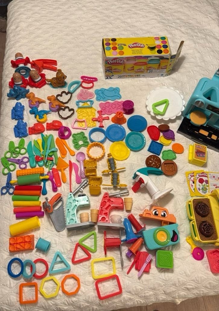 Grote Play-Doh set met oven, tuinierset en klei (vormpjes), Ophalen of Verzenden, Zo goed als nieuw, Knutselen