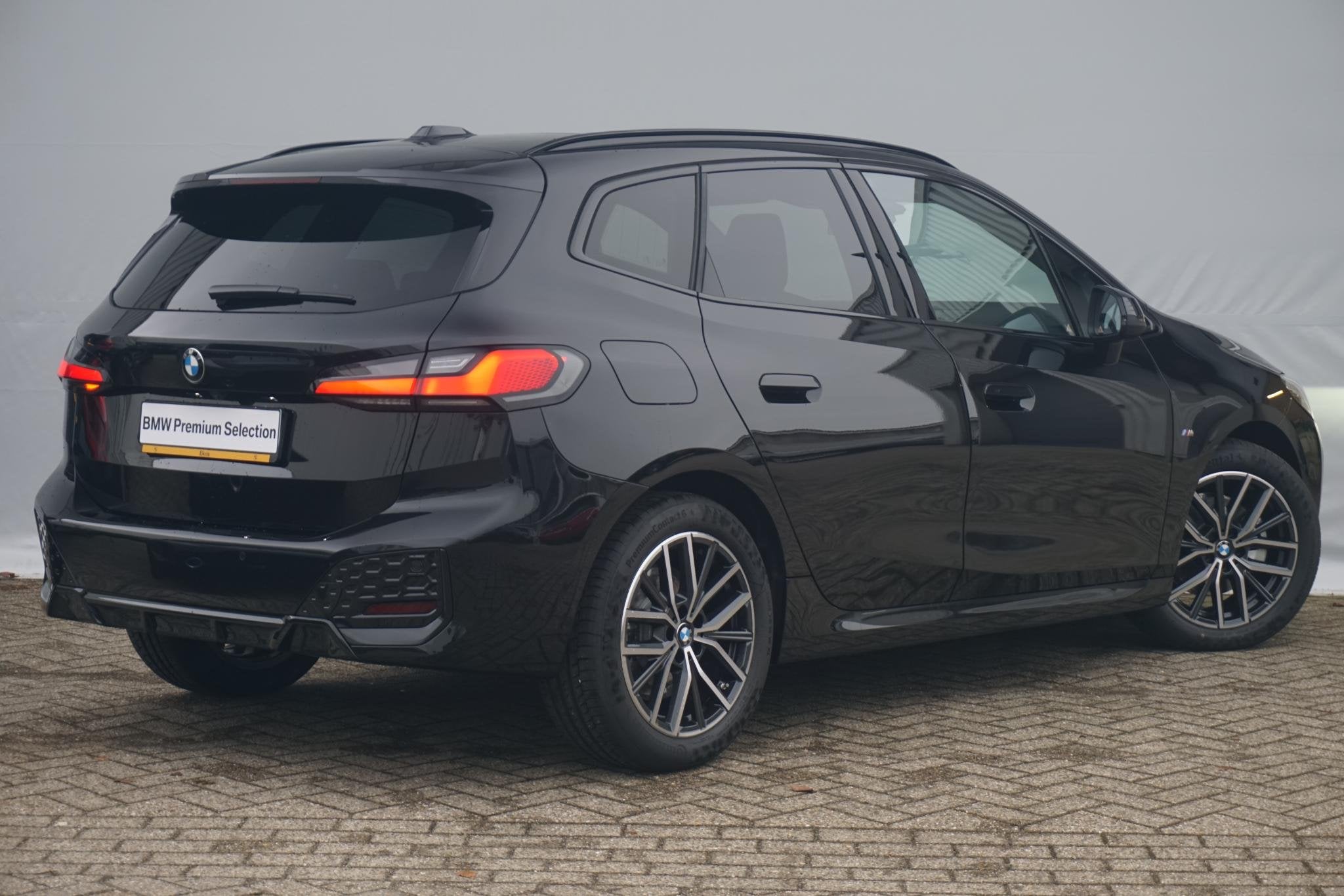 BMW 2 Serie Active Tourer 218i M Sport | Trekhaak / Panorama, Auto's, 1445 kg, Zwart, Origineel Nederlands, Bedrijf