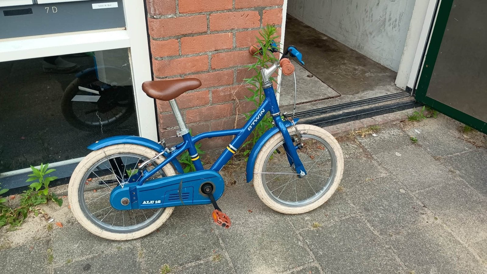 Btwin kinderfiets 16 inch blauw - gebruikt, Ophalen, Zo goed als nieuw, Velgrem, 16 tot 20 inch