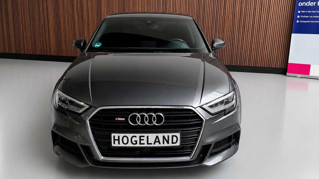 Audi A3 LIMOUSINE 1.5 TFSI 3x S-Line 150PK VIRTUAL DASH LED, 4 cilinders, 150 pk, Leder en Stof, Origineel Nederlands