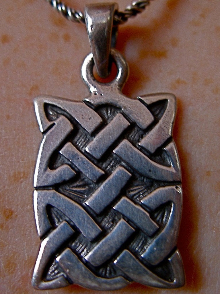 Zilveren 925 zilver kettinghanger keltische knoop rechthoek, Verzenden, Nieuw, Kruis of Symbool, Zilver