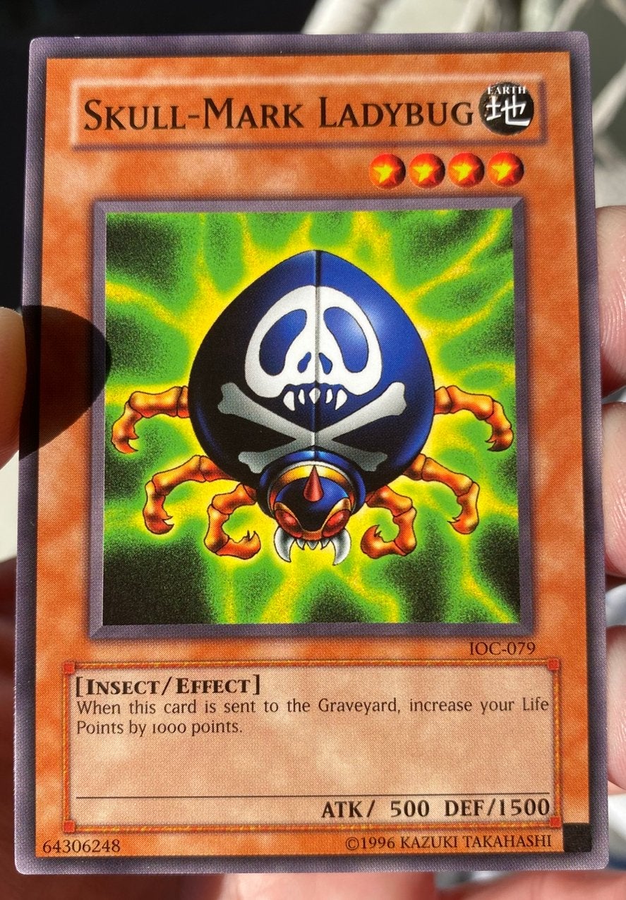 Yu-Gi-Oh! Skull-Mark Ladybug IOC Old US Print !, Ophalen of Verzenden, Zo goed als nieuw, Losse kaart