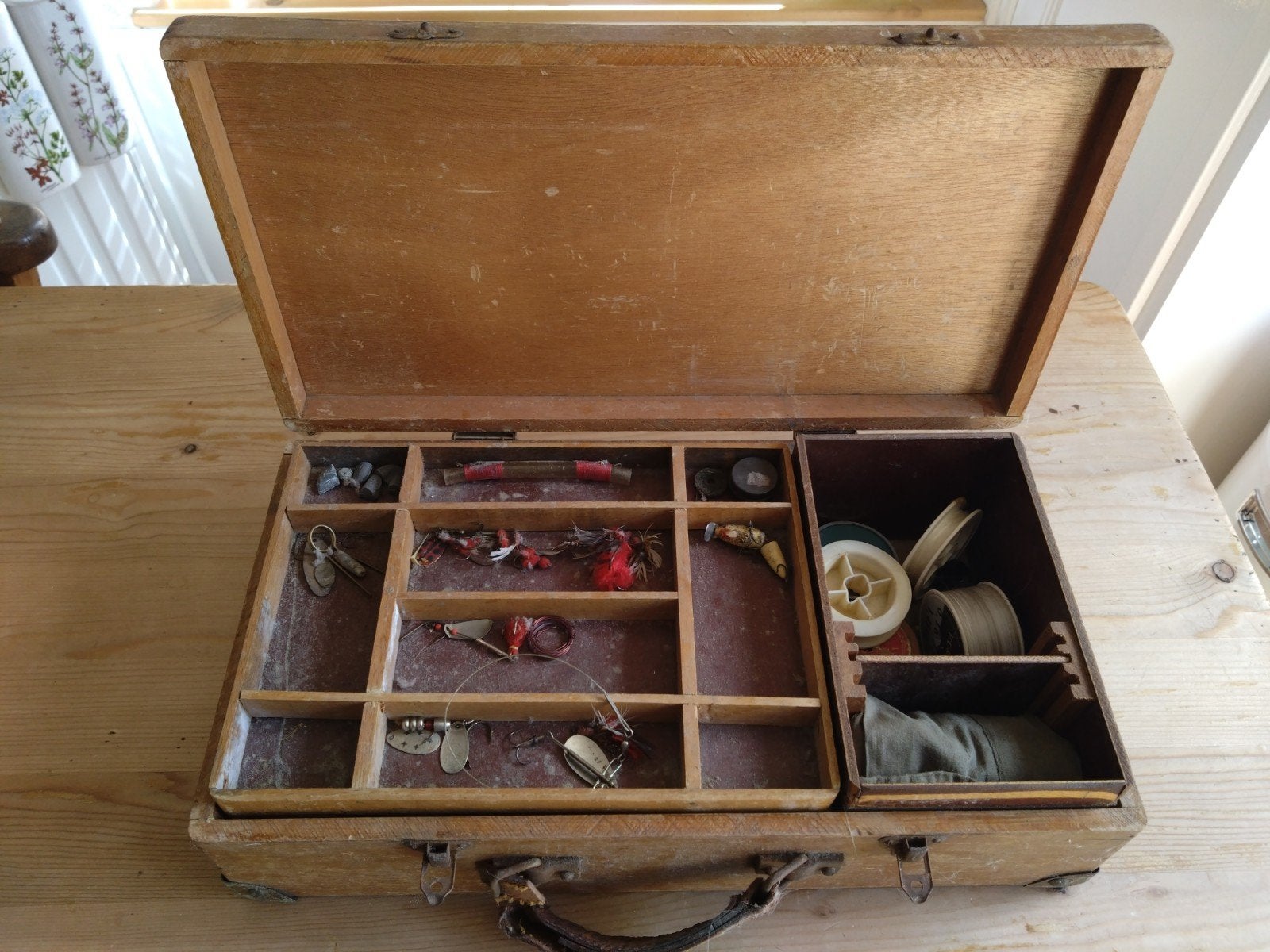 Antieke houten doos met visspullen, Ophalen of Verzenden