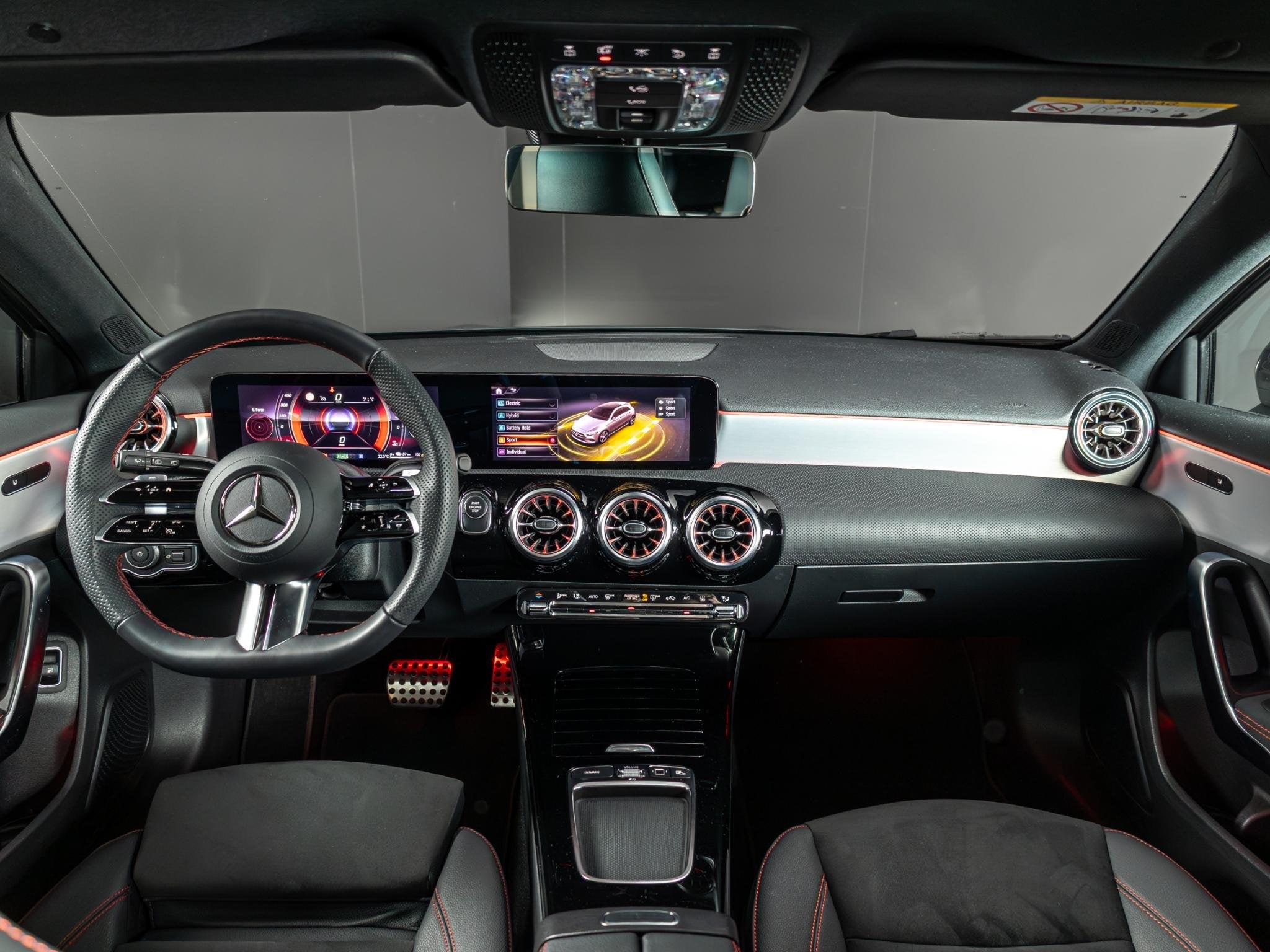 Mercedes-Benz A-Klasse Hatchback 250 e AMG Line Panorama dak, Auto's, Dealer onderhouden, Automatische klimaatregeling, Gebruikt