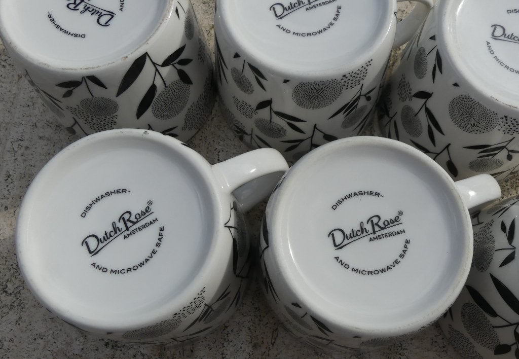 8 Nieuwe DUTCH ROSE Wit Mokken met Abstract Grijze Bloemen, Huis en Inrichting, Keuken | Servies, Ophalen of Verzenden, Nieuw